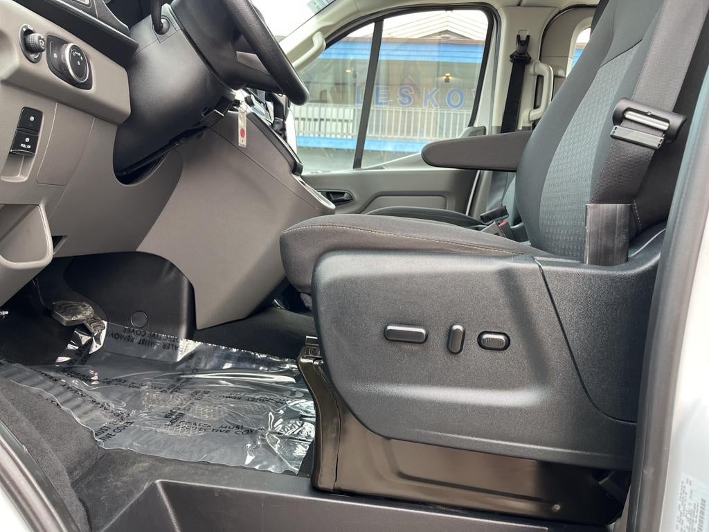 2023 Ford Transit Wagon XLT