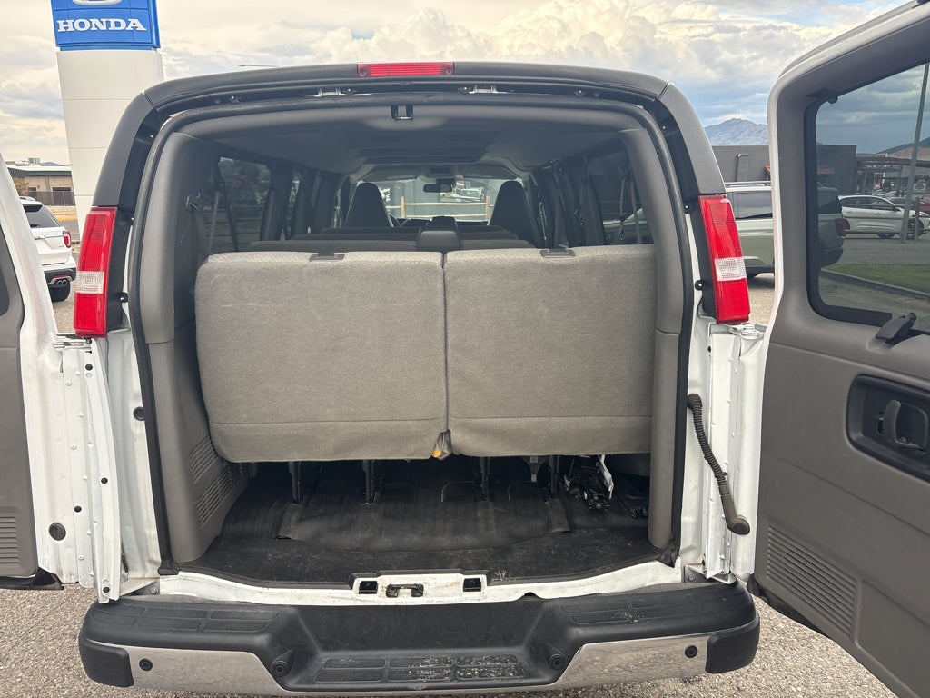 2024 Chevrolet Express Passenger LT - Photo 8