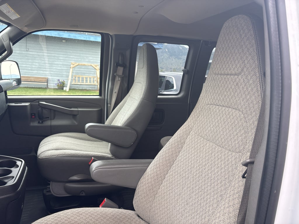 2024 Chevrolet Express Passenger LT - Photo 9