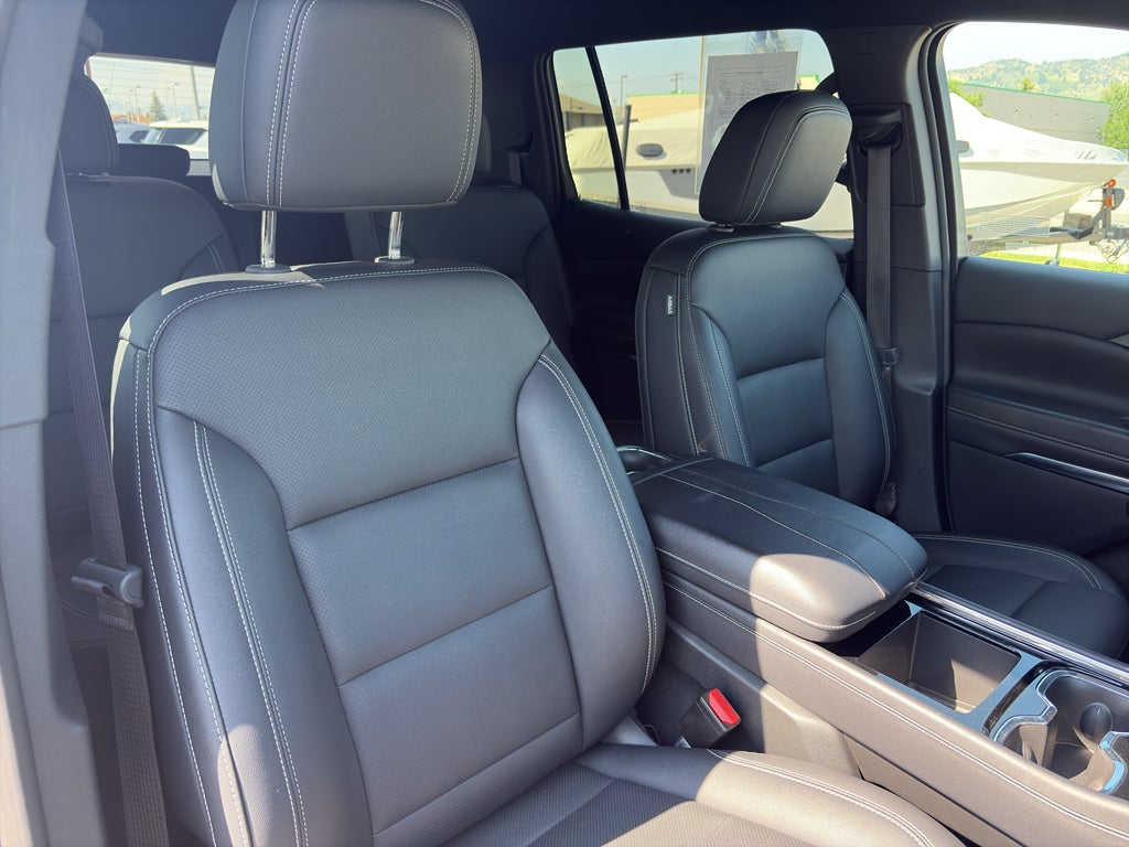2025 Chevrolet Traverse AWD LT