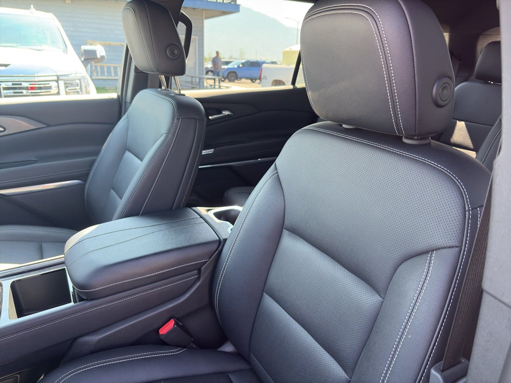 2025 Chevrolet Traverse AWD LT