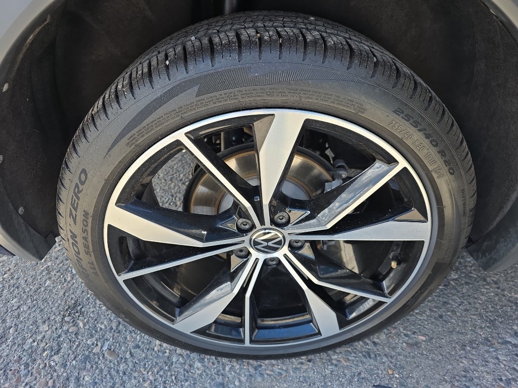 2024 Volkswagen Tiguan SEL R-Line