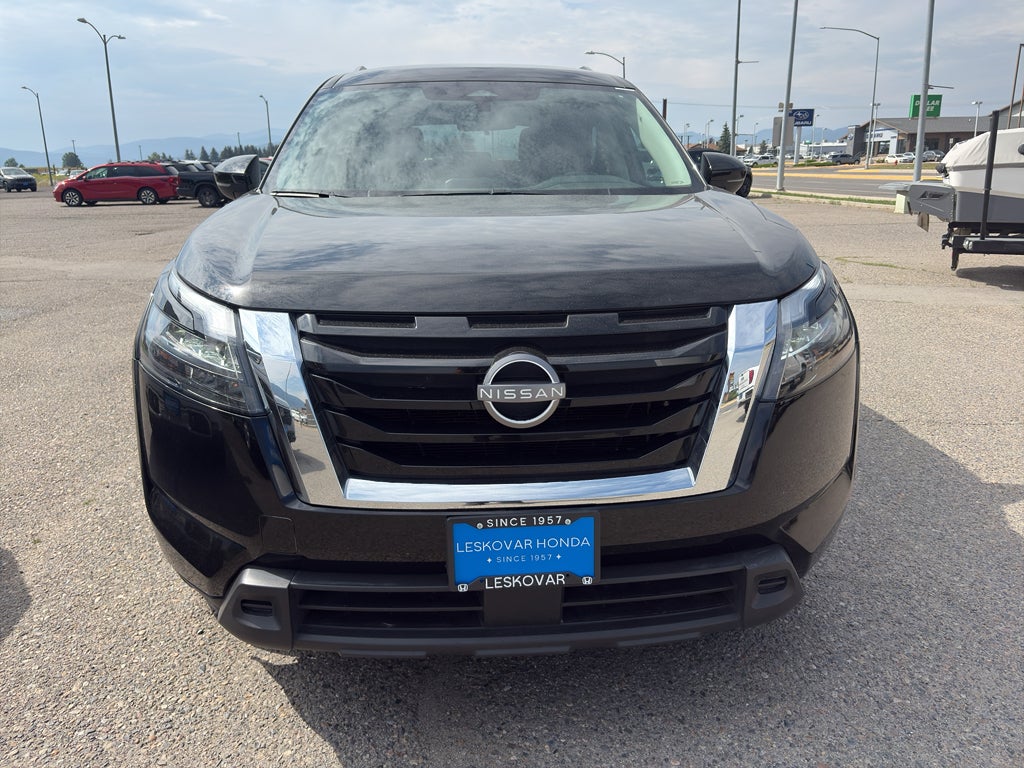 2024 Nissan Pathfinder SV