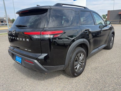2024 Nissan Pathfinder SV