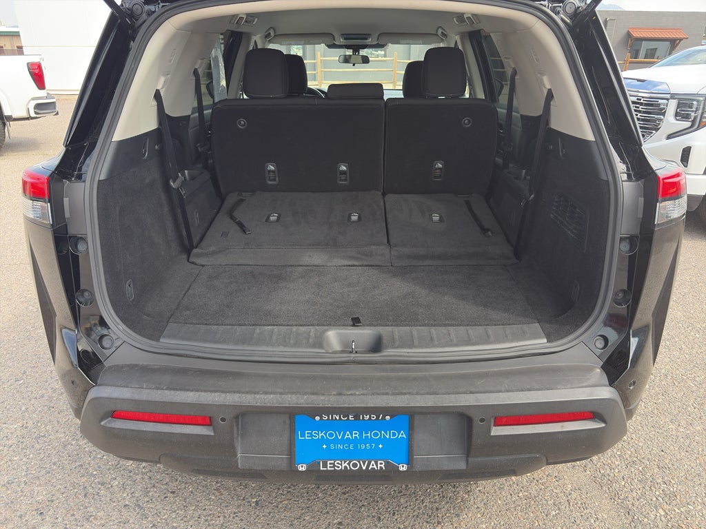 2024 Nissan Pathfinder SV