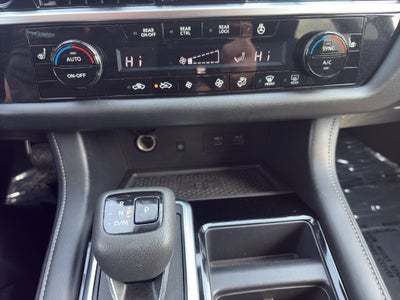 2025 Nissan Pathfinder SL