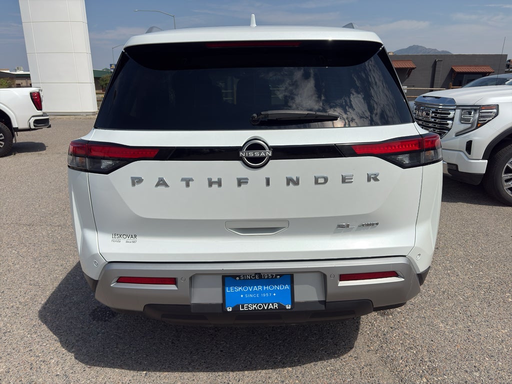 2025 Nissan Pathfinder SL