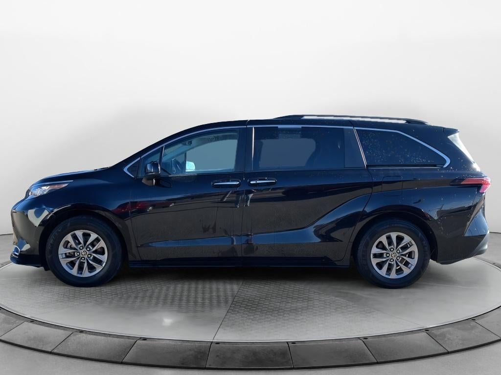 2022 Toyota Sienna XLE