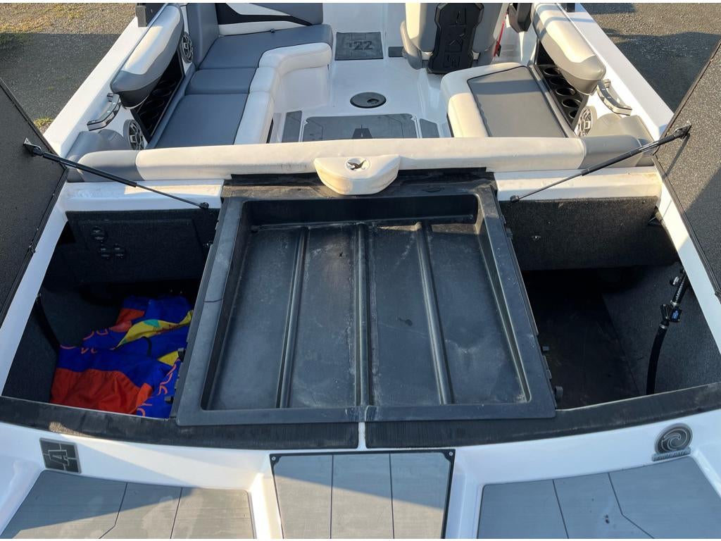 2021 AXIS T22 MALIBU 22 LSV Base