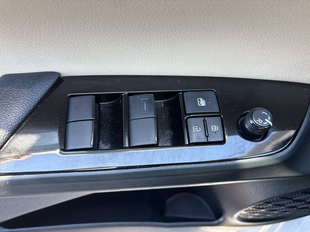 2022 Toyota Prius LE