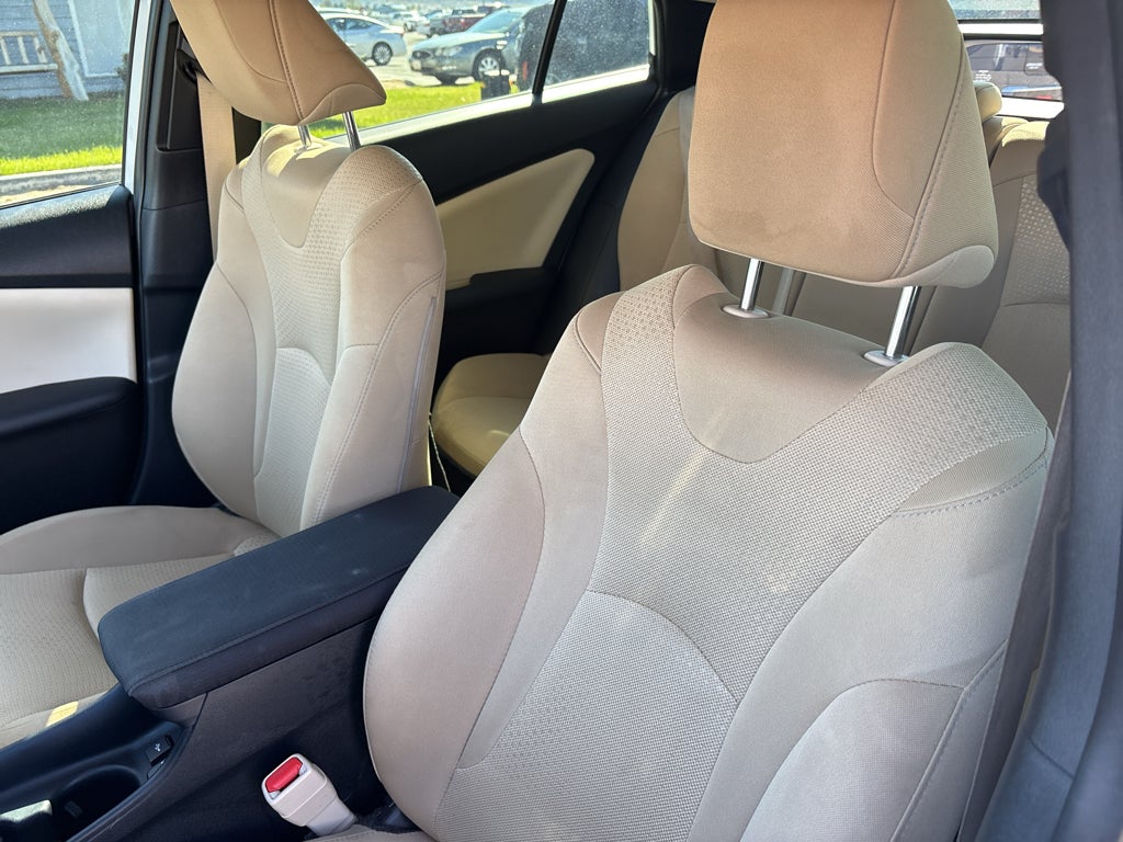 2022 Toyota Prius LE