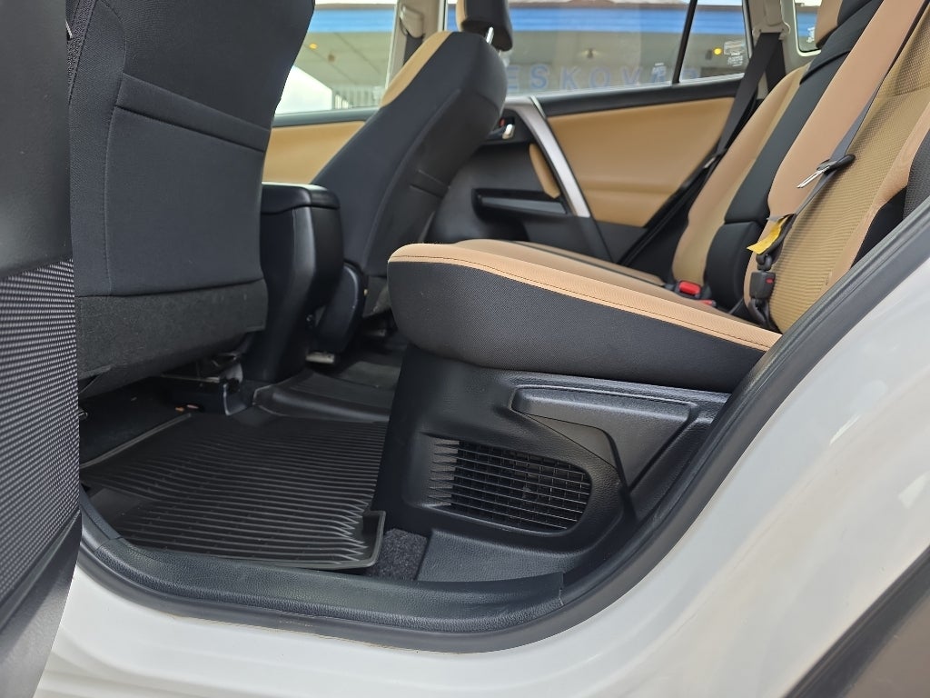 2018 Toyota RAV4 Hybrid XLE