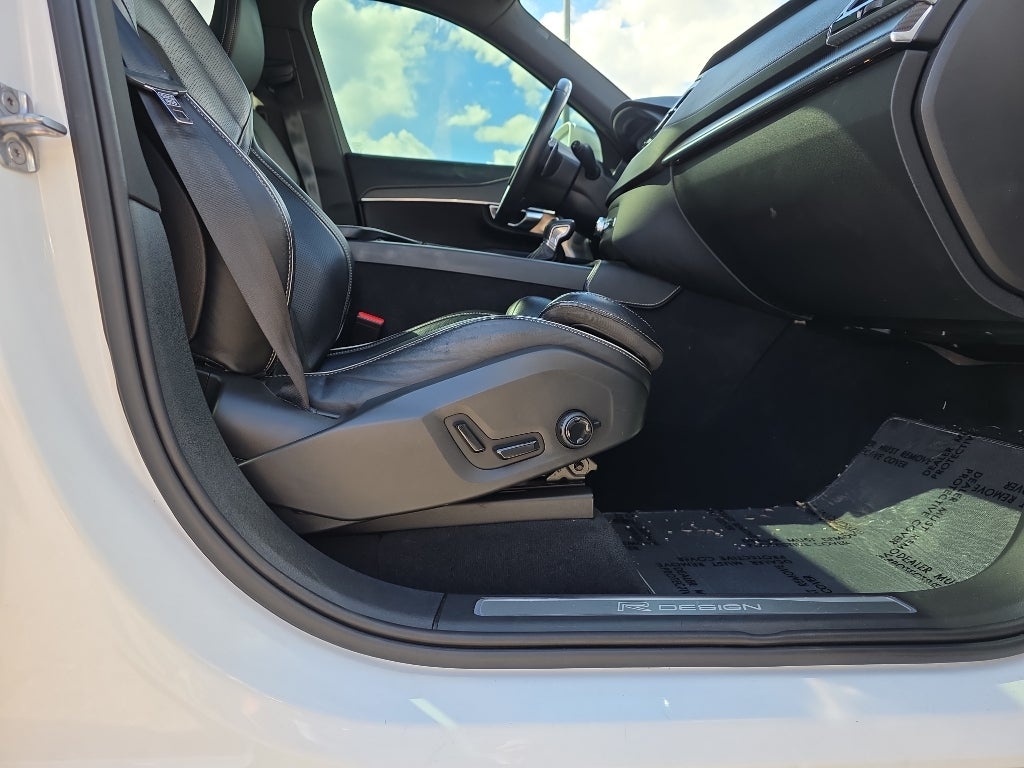 2019 Volvo XC90 R-Design